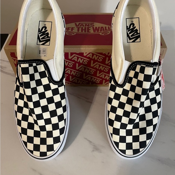 VANS Classic Slip On Checkerboard. MSRP $65 - Picture 2 of 5